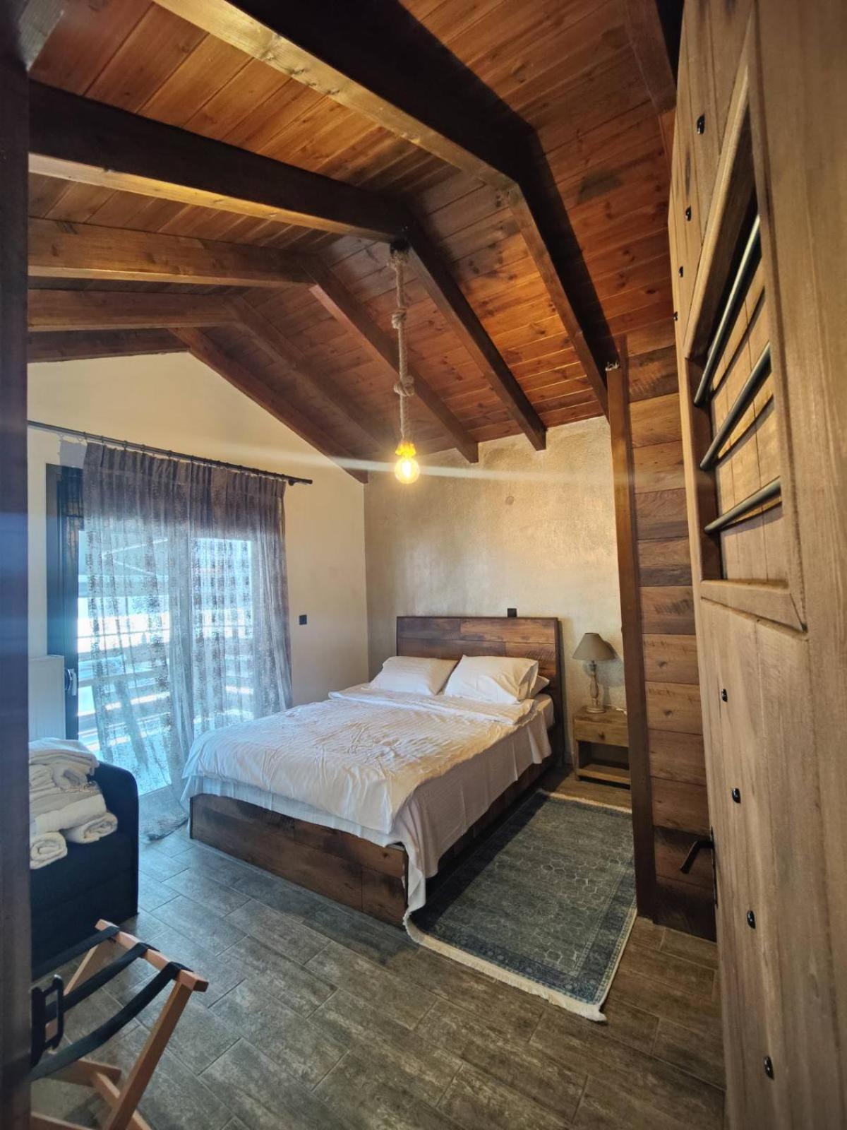 Vintage Lux Homes *